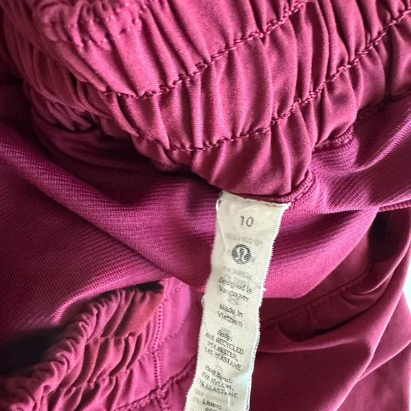 Lululemon Hotty Hot Shorts - Picture 3 of 3